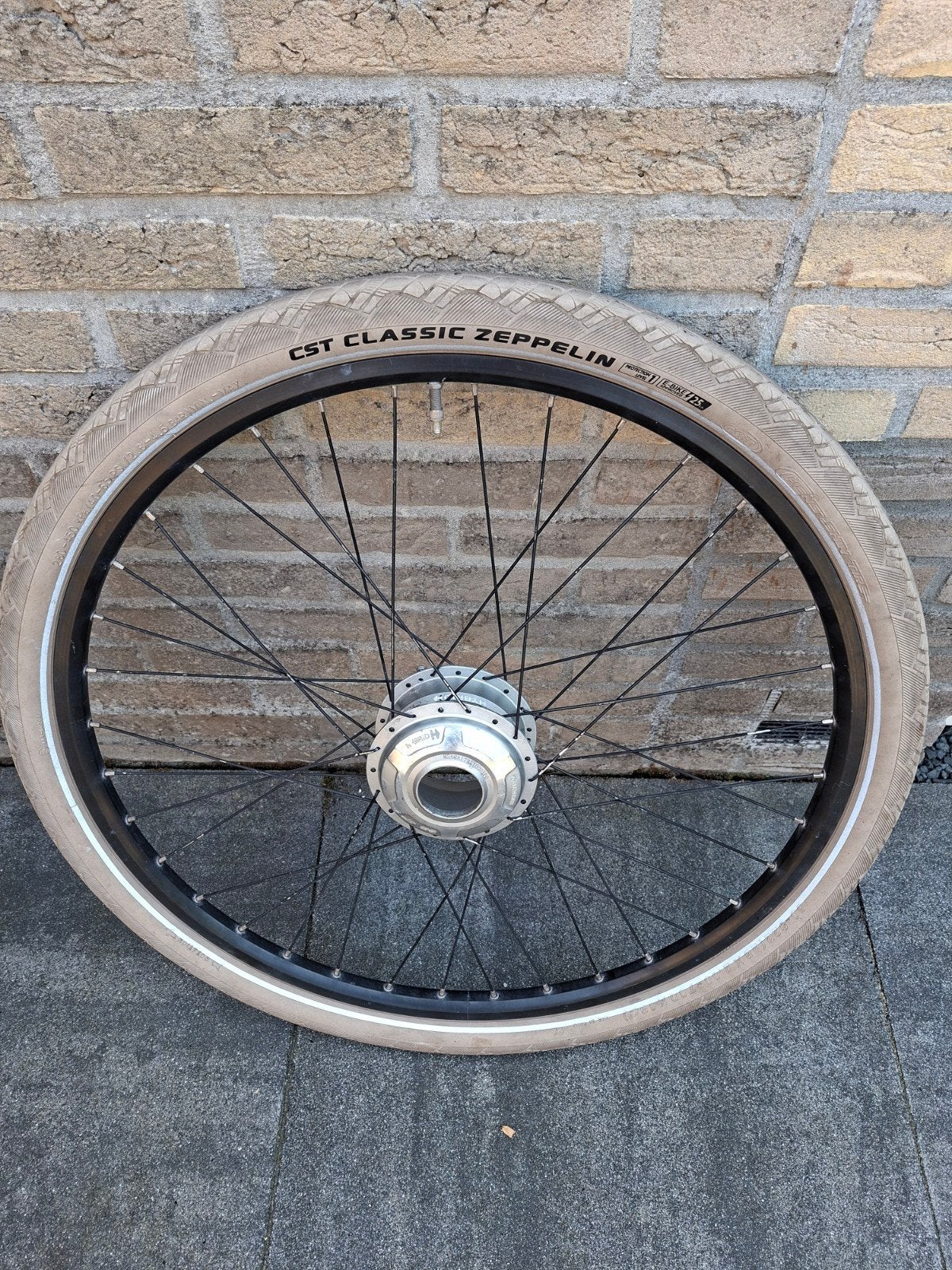 Voorwiel uit Giant TripleX, 28 inch., Fietsen en Brommers, Gebruikt, Giant, Ophalen, Elektrische fiets