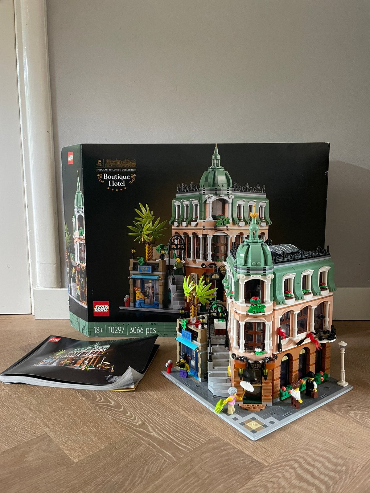 Lego 10297 Boutique Hotel, Kinderen en Baby's, Speelgoed | Duplo en Lego, Lego, Ophalen of Verzenden, Zo goed als nieuw, Compleet