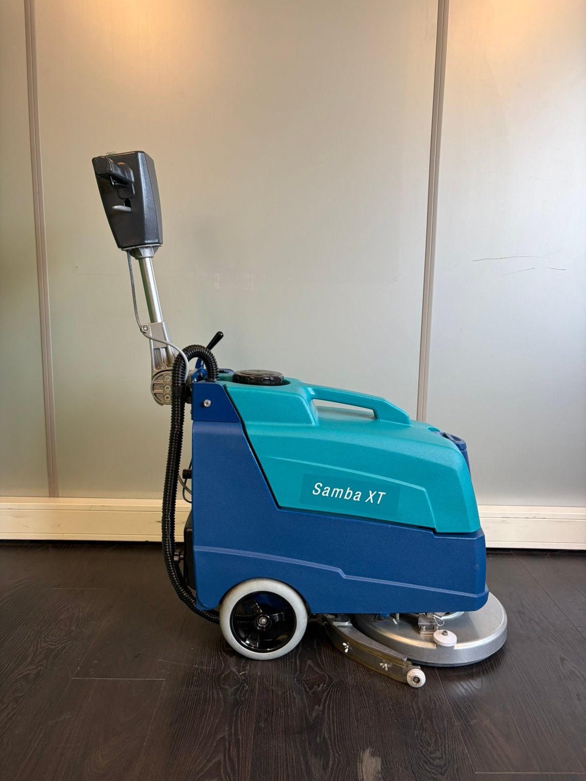 Compacte schrobmachine | Wetrok Samba XT | Nieuw accupakket, Doe-het-zelf en Verbouw, Reinigingsmachines, Ophalen of Verzenden