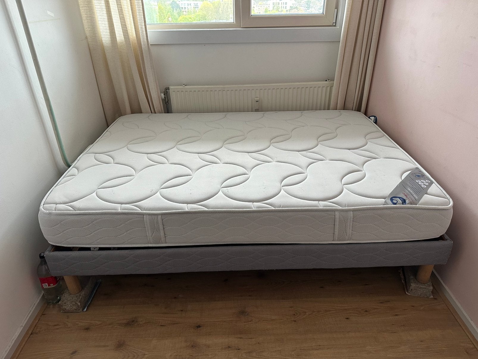 Bed, Ophalen, 190 cm of minder, Zo goed als nieuw, Twijfelaar