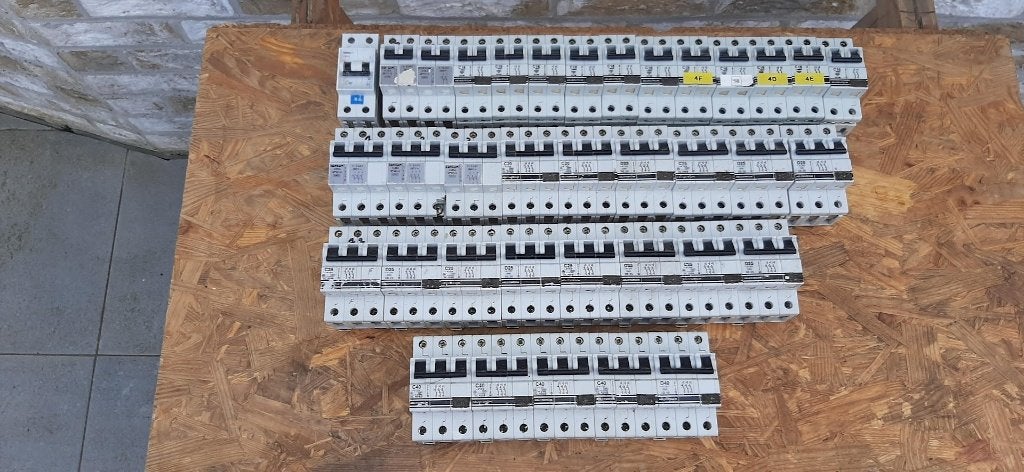 ZEKERINGEN, AUTOMATEN, ZEKERING,16A 20A 25A 32A 40A 63A DIFF, Ophalen of Verzenden, Gebruikt, Overige typen