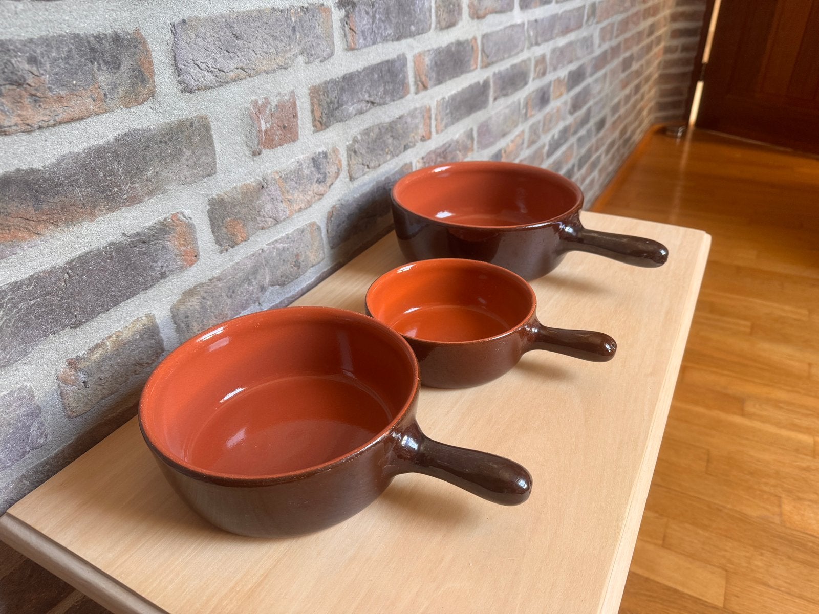 3 terracotta Schalen met handgrepen, tapas bakjes, Huis en Inrichting, Keuken | Potten en Pannen, Ophalen, Zo goed als nieuw, Overige materialen