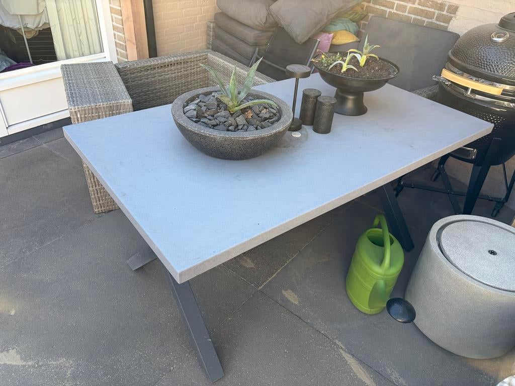 Tuin-/eettafel met kunststof blad en ijzeren X-poten, Ophalen, Gebruikt, Rechthoekig, Kunststof
