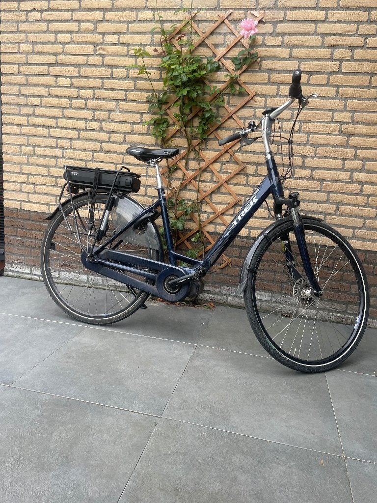 Electrische fiets TREK damesfiets frame maat 50, Gebruikt, 47 tot 51 cm, 50 km per accu of meer, Ophalen