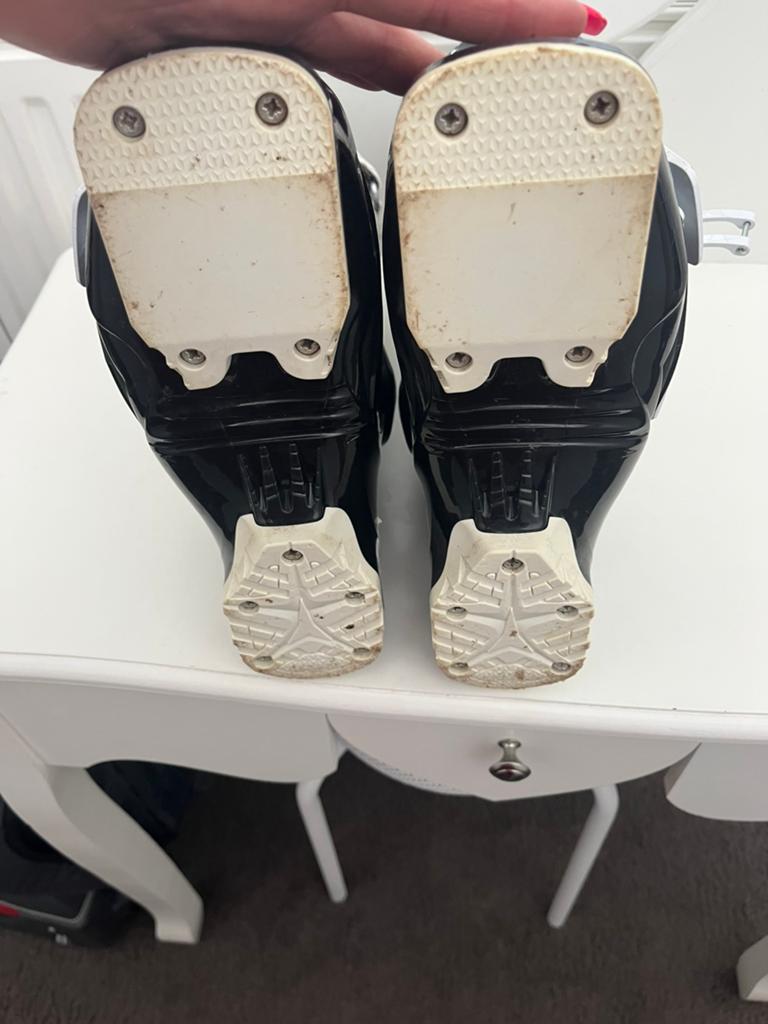 Zo goed als nieuwe skischoenen maat 36 (slechts 1x gedragen), Sport en Fitness, Skiën en Langlaufen, Ophalen, Schoenen, Zo goed als nieuw