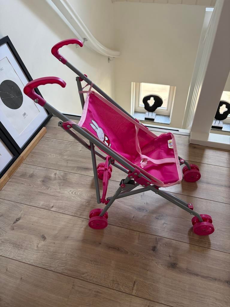 Roze Nijntje poppenbuggy, Kinderen en Baby's, Speelgoed | Poppen, Ophalen, Zo goed als nieuw, Overige typen