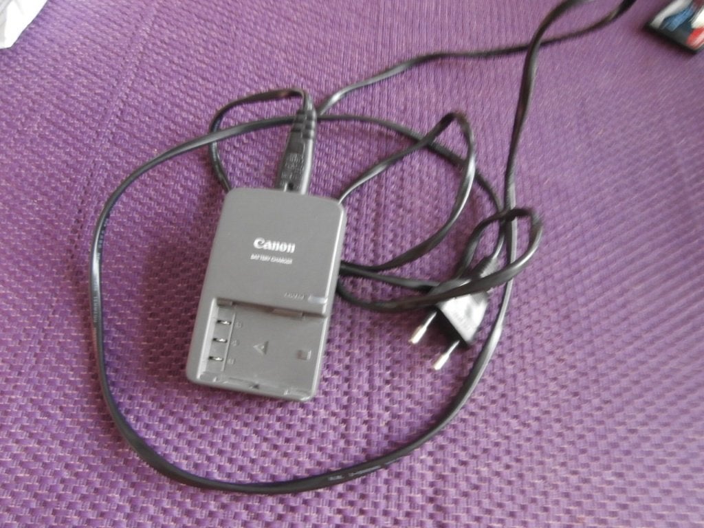 Oplader accuoplader Canon battery charger fotocamera digitaa, Ophalen of Verzenden, Zo goed als nieuw