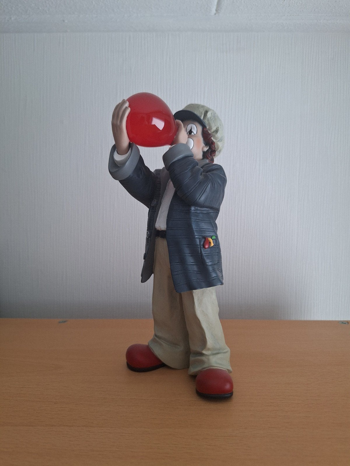 Beeldje van clown met ballon - Decoratief item, Ophalen of Verzenden