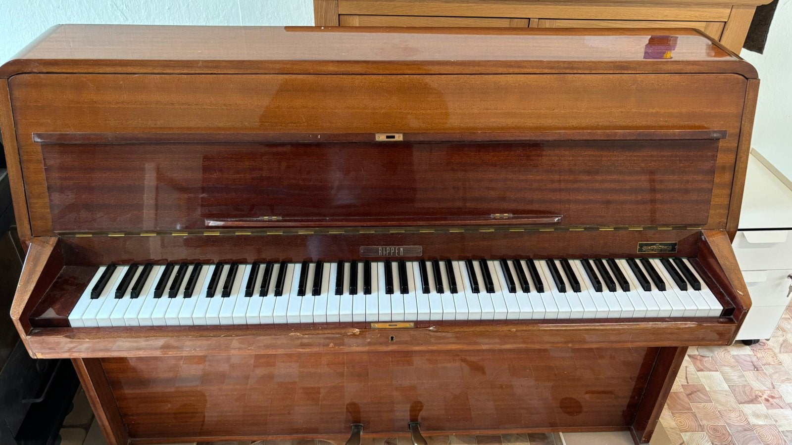 Fijne Rippen piano compact design, Ophalen, Gebruikt, Bruin, Piano