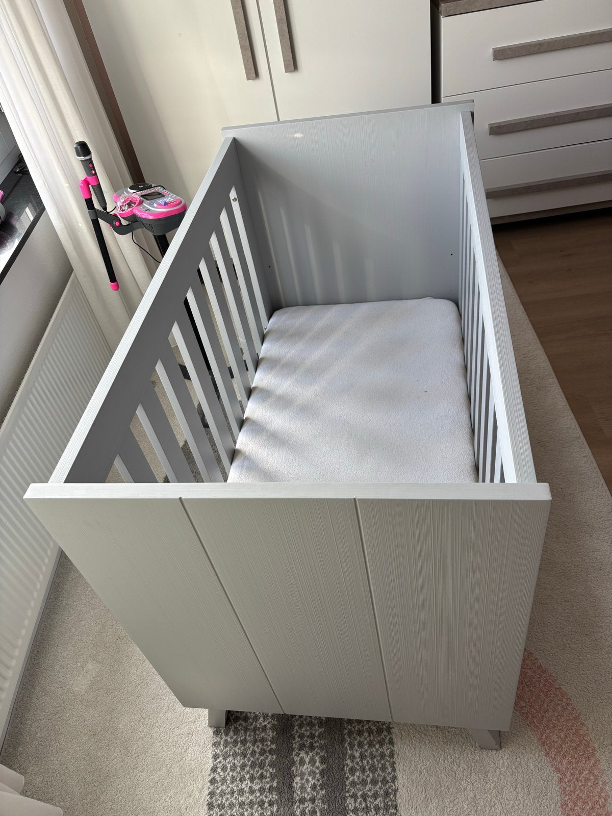 Ledikant grijs met matras 120x60, Gebruikt, 70 tot 85 cm, Ophalen of Verzenden, Minder dan 140 cm
