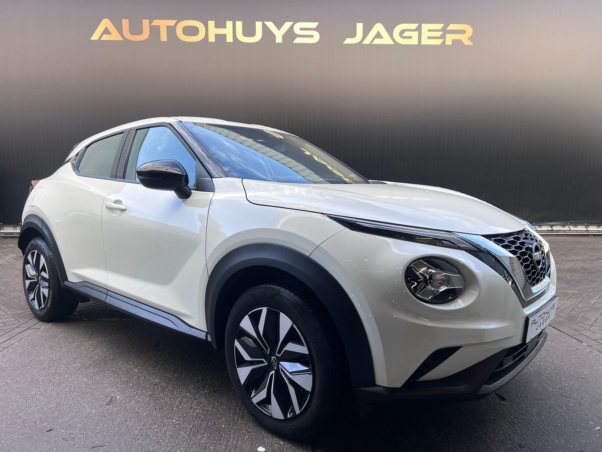 Foto 8 van Nissan Juke 1.0 DIG-T Acenta Automaat Camera