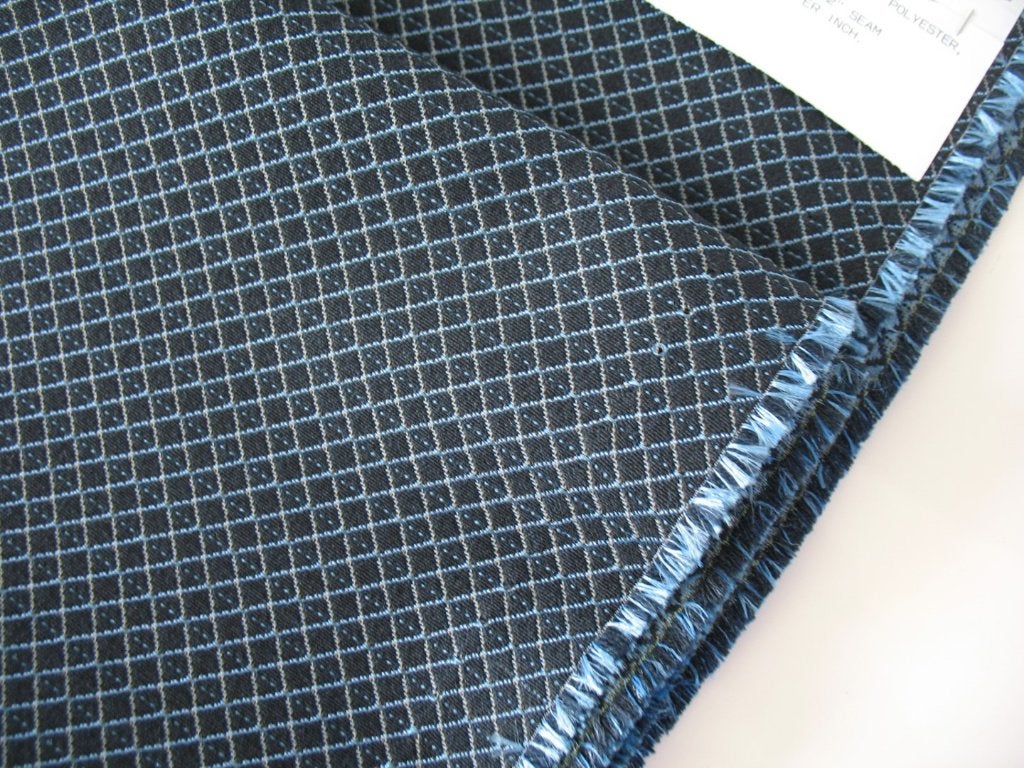Kvadrat Maharam Tracery 004; Indigo; restant meubelstof, Overige materialen, Blauw, 120 cm of meer, Nieuw