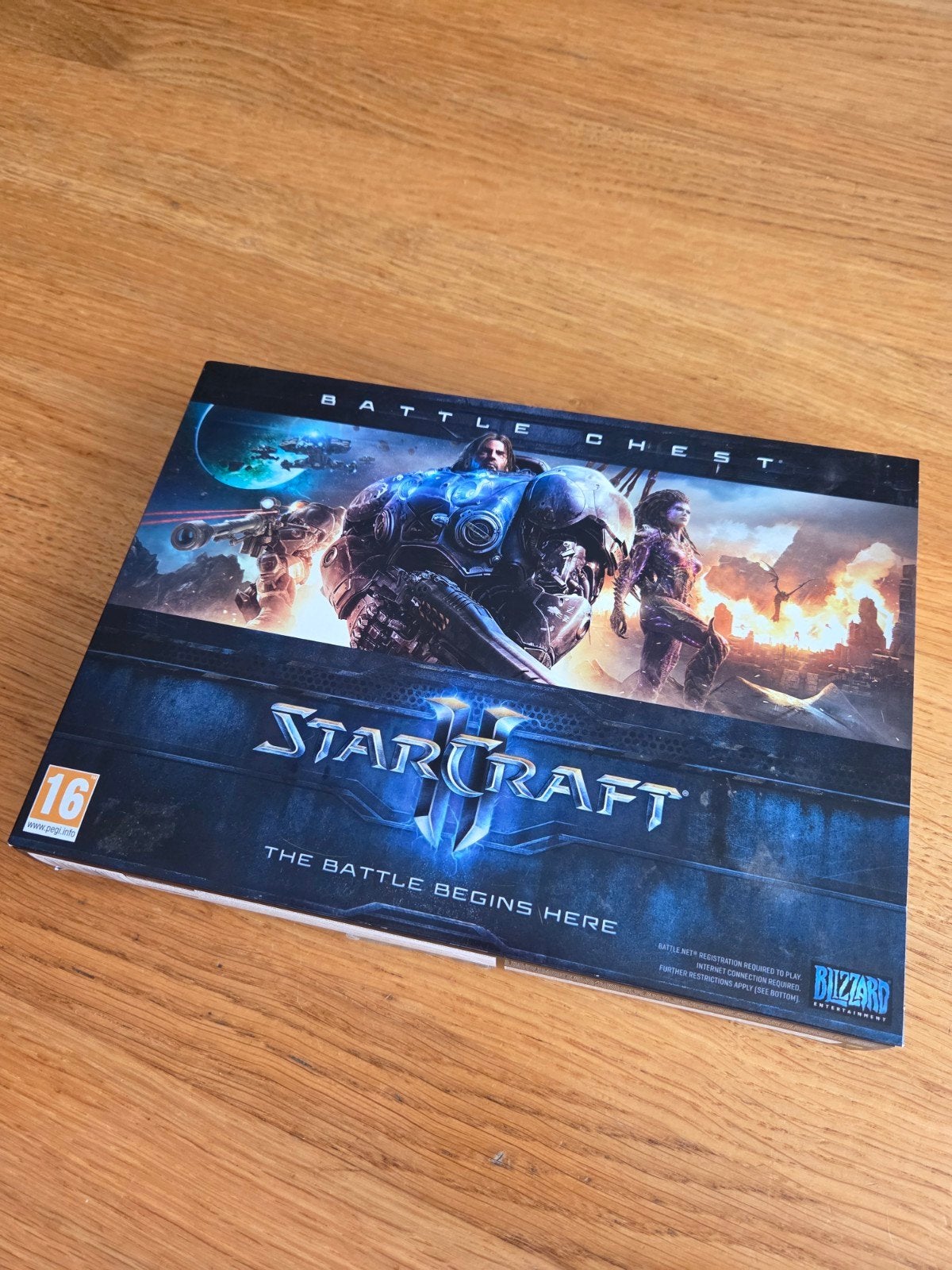 StarCraft II PC Game met Officiële Beginnersgids, Spelcomputers en Games, Online, Gebruikt, Ophalen of Verzenden, 3 spelers of meer