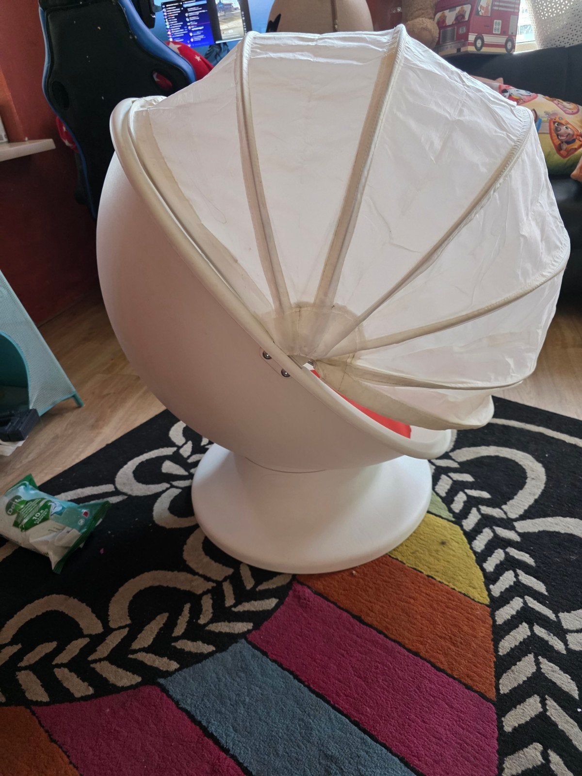 IKEA Draaistoel - Wit met Rood zitvlak, Huis en Inrichting, Stoelen, Ophalen, Stof, Gebruikt, Wit