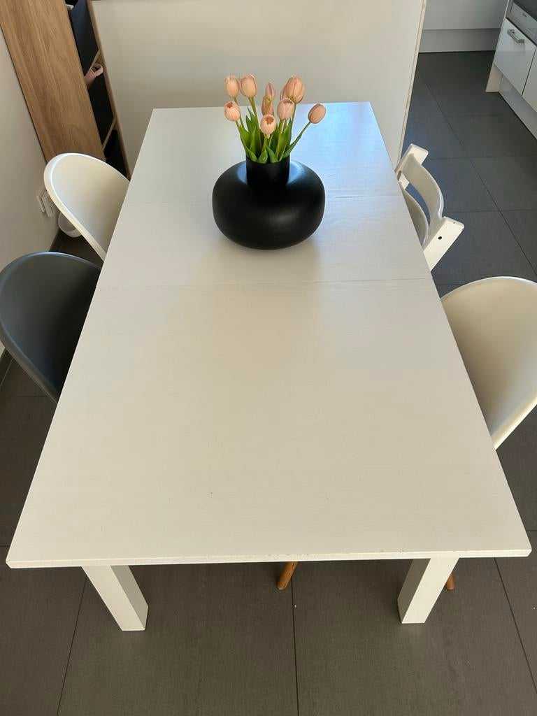 IKEA Bjursta uitschuifbare eettafel wit + 4 stoelen Fanbyn, Huis en Inrichting, Tafels | Eettafels, Ophalen, Gebruikt, 100 tot 150 cm