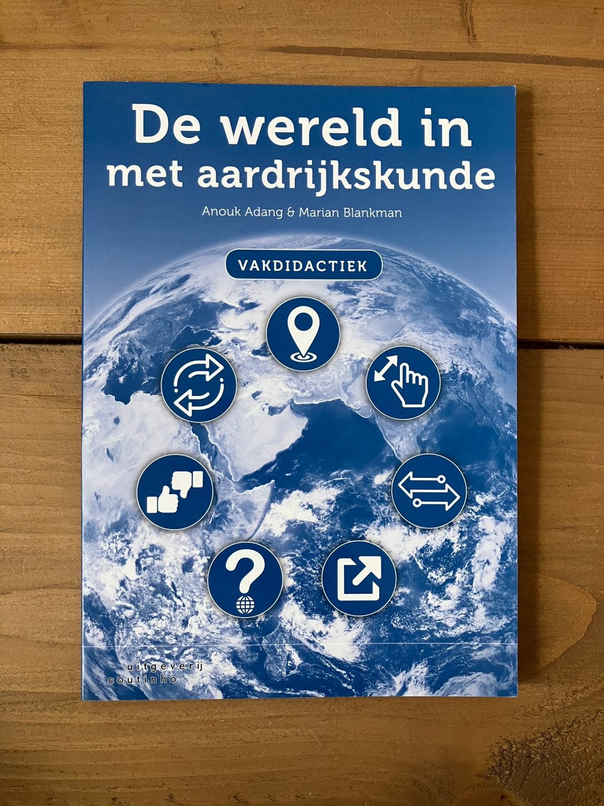 Anouk Adang - De wereld in met aardrijkskunde, Boeken, Gelezen, Anouk Adang; Marian Blankman, Ophalen of Verzenden, Natuurwetenschap