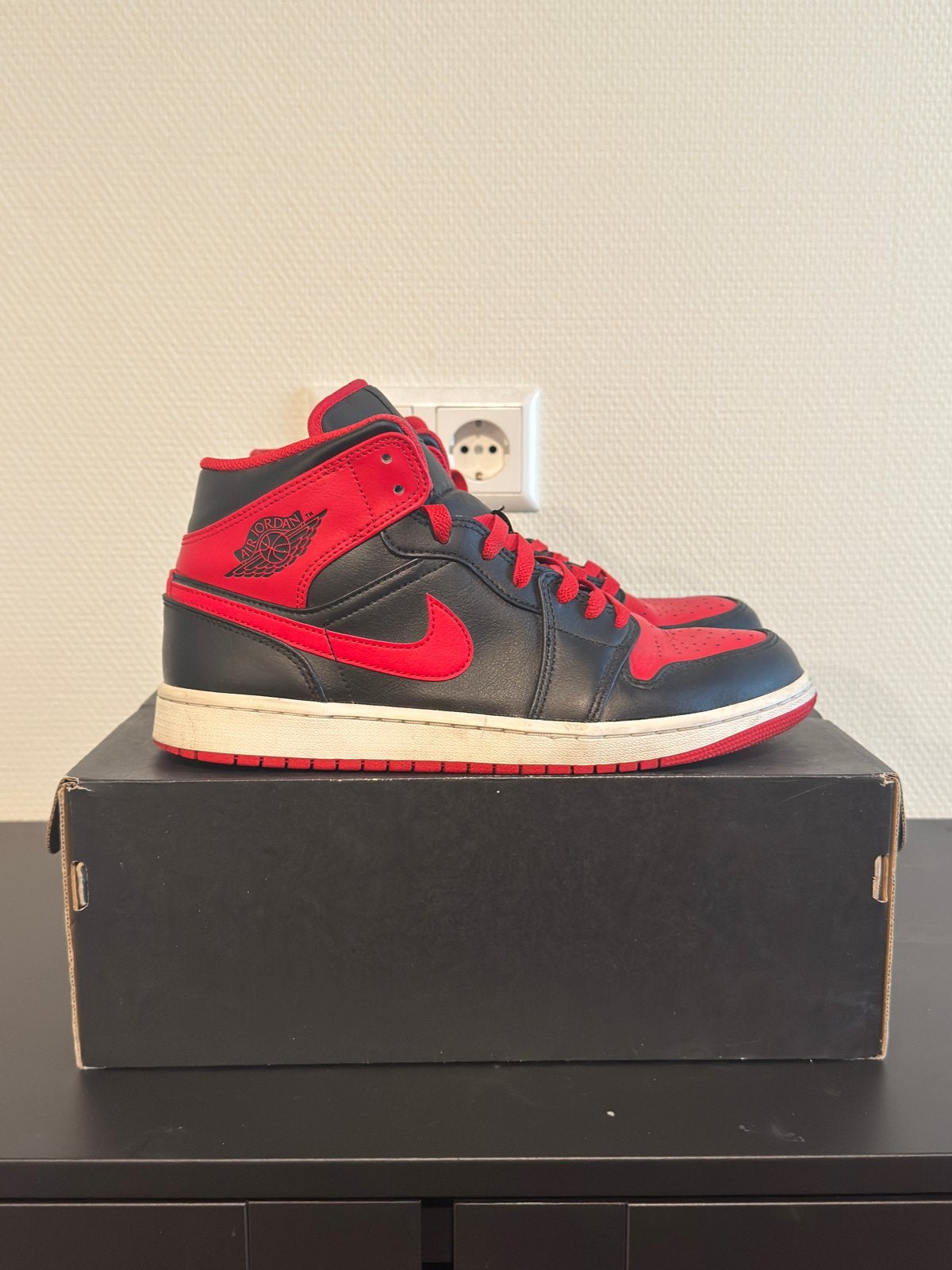 Air Jordan 1 Mid-maat 44, Ophalen, Zo goed als nieuw, Overige kleuren