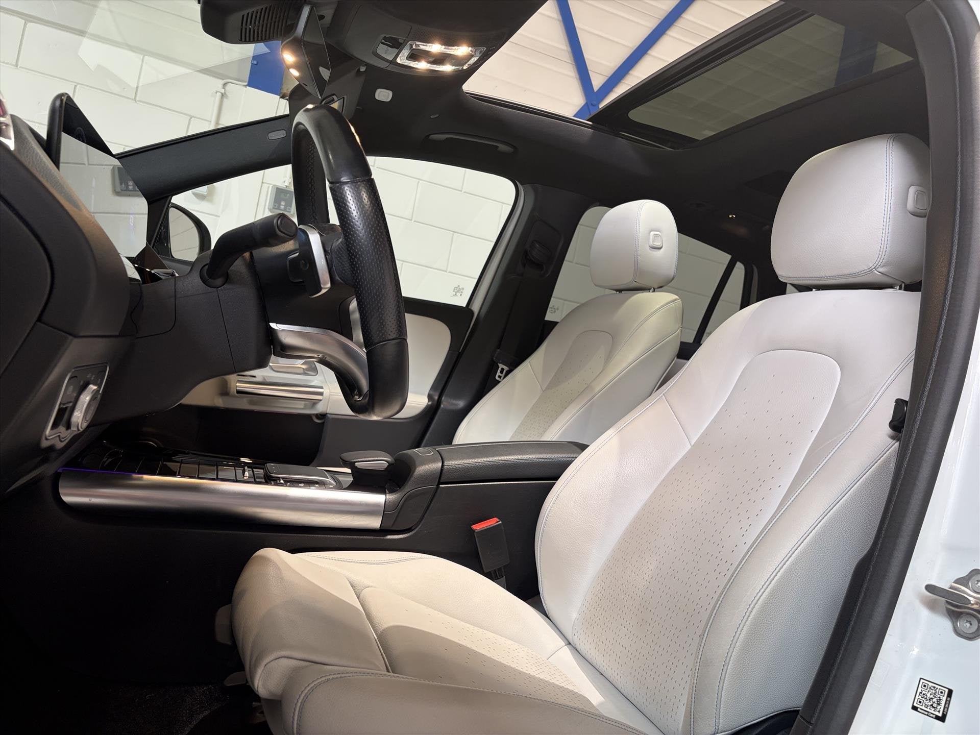 Mercedes EQA 250 190pk Edition 1, AMG Line, Pano, Burmester, 1940 kg, Gebruikt, 435 min, Wit
