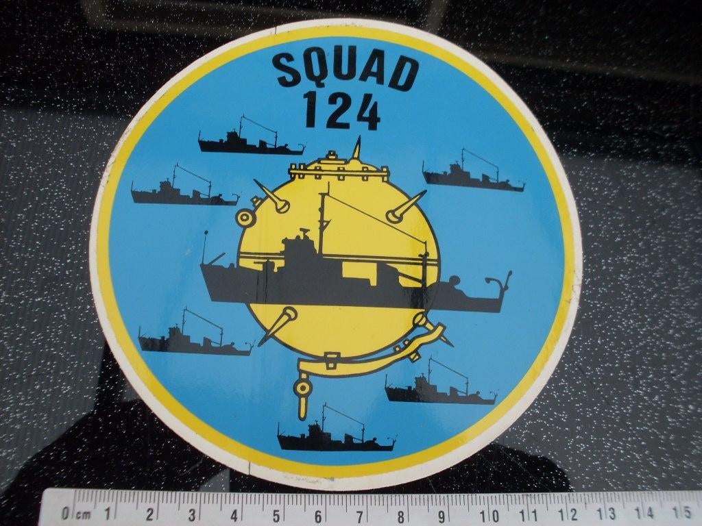 2x sticker squadron 124 mijnendienst mijnenjager leger, Verzenden, Zo goed als nieuw, Bedrijf of Vereniging