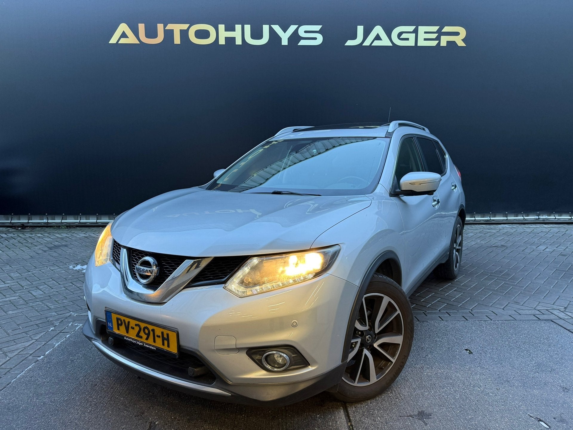 Nissan X-Trail 1.6 DIG-T Business Pano Camera, Auto's, Voorwielaandrijving, Dealer onderhouden, 4 cilinders, 163 pk
