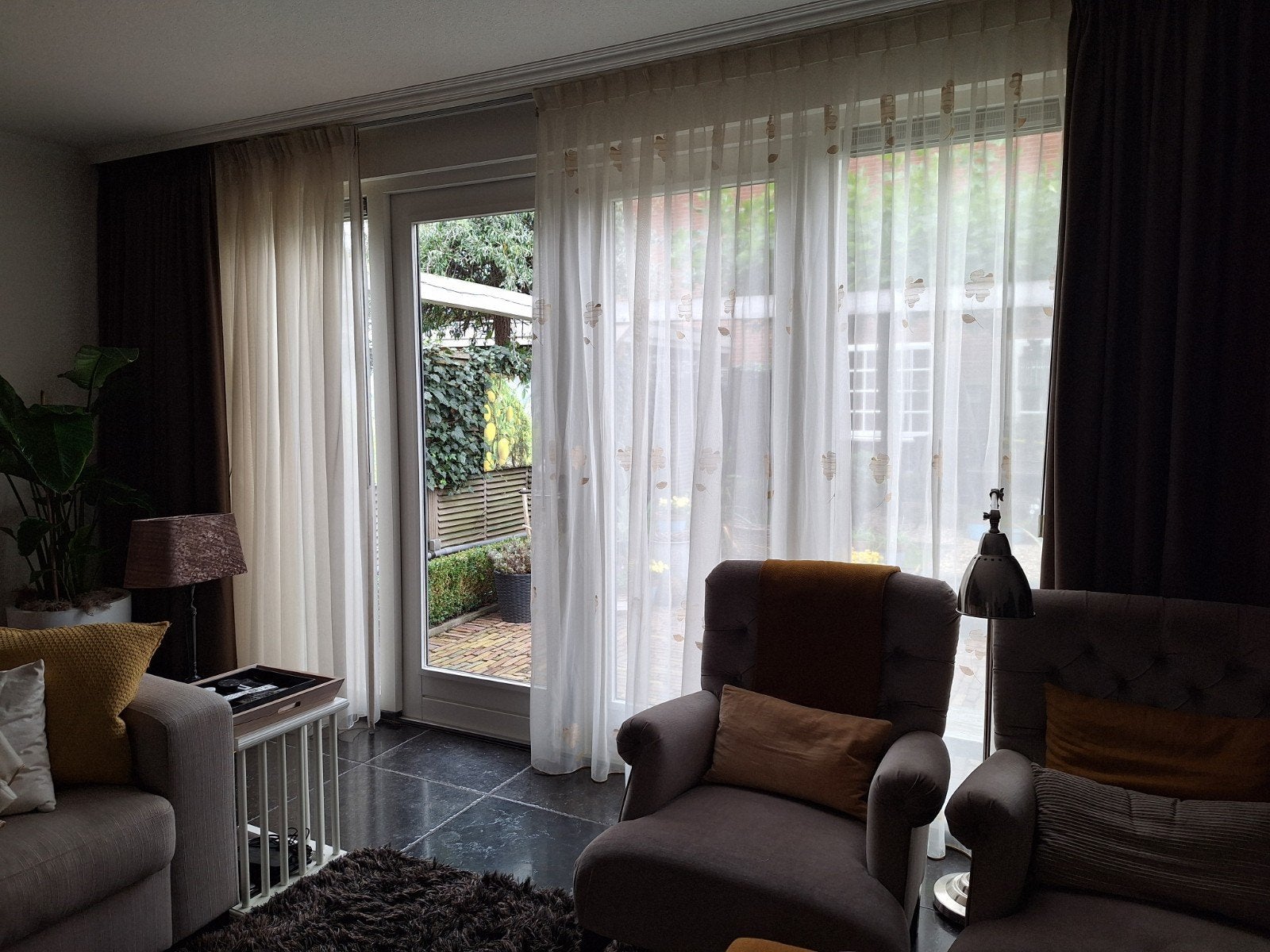 Prachtige set creme kleur vitrage gordijnen 2 x 180 cm 255 h, Gebruikt, Beige, Ophalen of Verzenden, Lichtdoorlatend