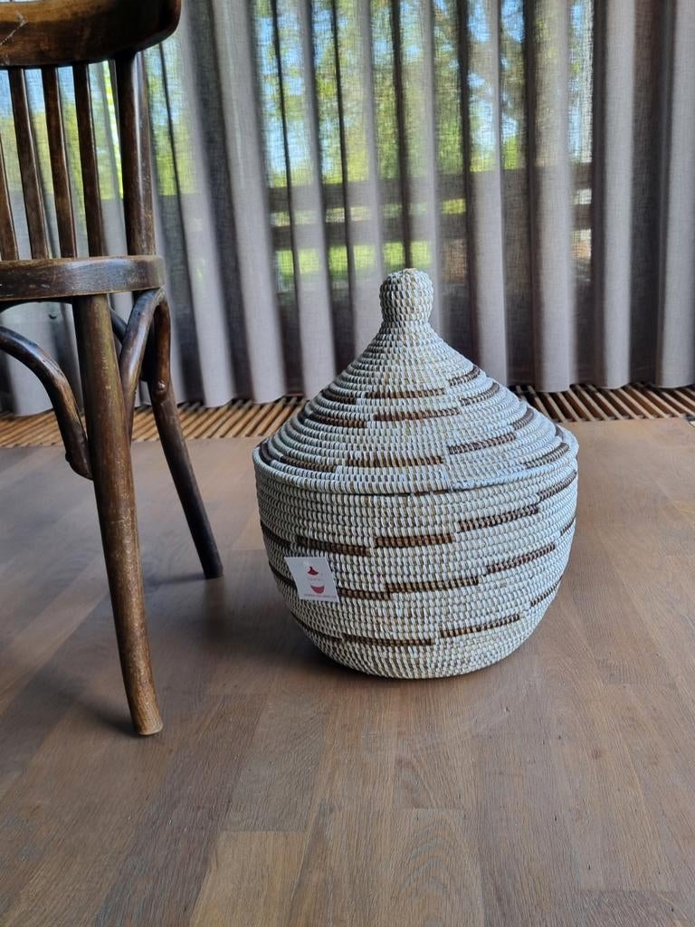 Afrikaanse wit bruin handgemaakte opbergmand tajine, Huis en Inrichting, Woonaccessoires | Schalen en Manden, Ophalen of Verzenden