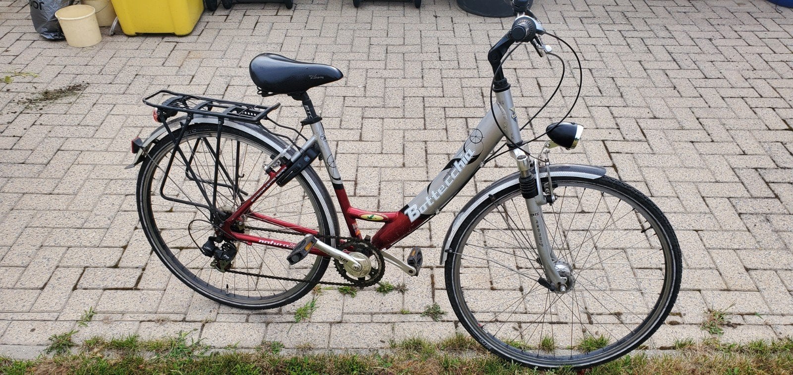 Dames fiets gebruikte staat

Led voor en achterlicht op batt, Ophalen of Verzenden, Gebruikt, Overige merken, Versnellingen