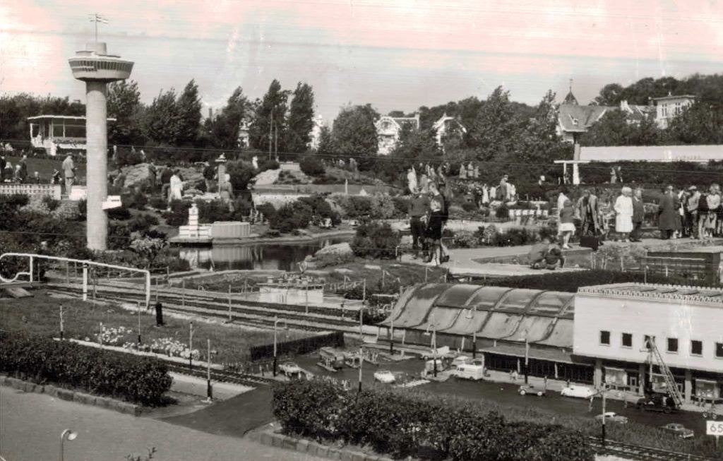 12 kaarten Madurodam. Bestellen op nummer . 4e stuks gratis, Ophalen of Verzenden, 1940 tot 1960, Kinderen