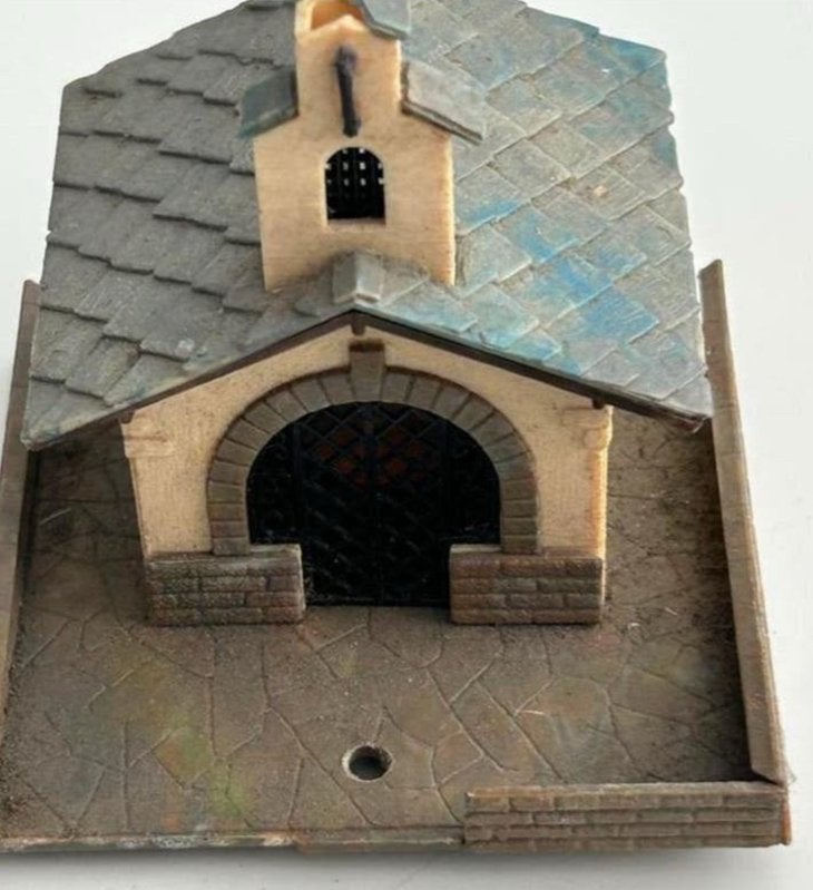 Kerk Huisje - Gedetailleerd Miniatuur Gebouw, Hobby en Vrije tijd, Ophalen of Verzenden, Gebruikt, Brug, Tunnel of Gebouw