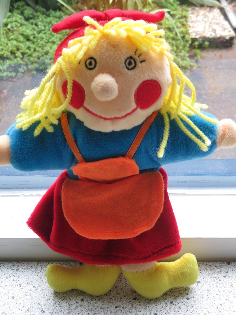 Pop meisje boerinnetje van Hema vrolijk gekleurd, Kinderen en Baby's, Speelgoed | Knuffels en Pluche, Hema, Overige typen, Ophalen of Verzenden