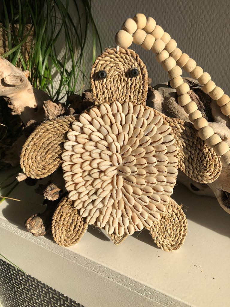 Wanddecoratie hanger schildpad kauri schelpen nieuw, Huis en Inrichting, Beige, Nieuw, Ophalen of Verzenden, Natuurlijk materiaal