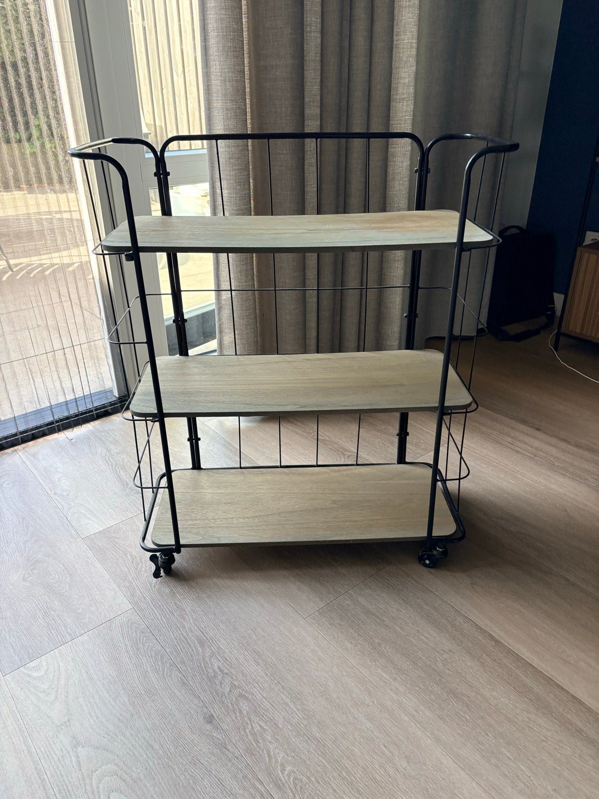 Kastje / trolley op wieltjes, Ophalen