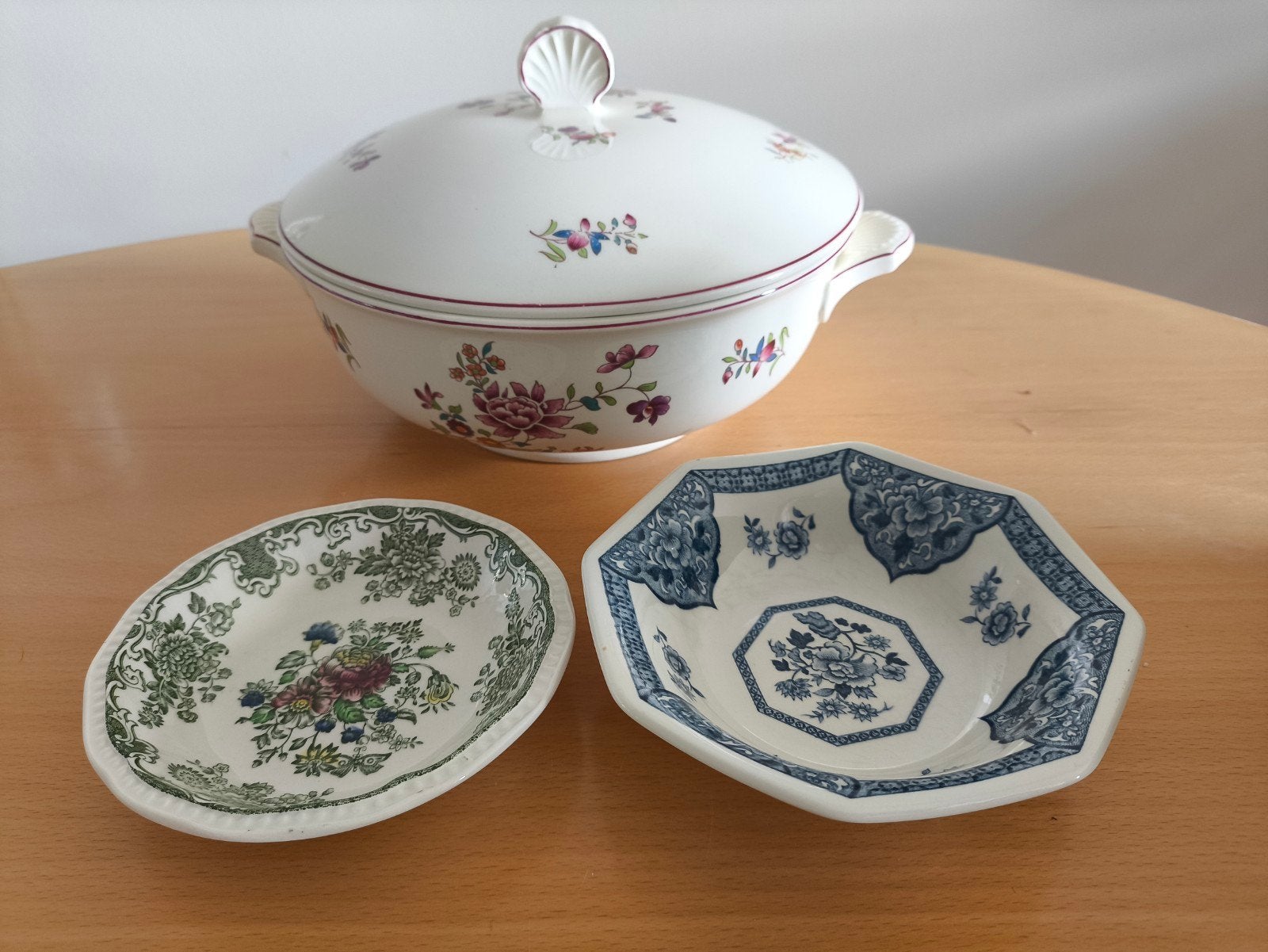Vintage serviesstukken, waaronder Art deco serveerschaal., Ophalen
