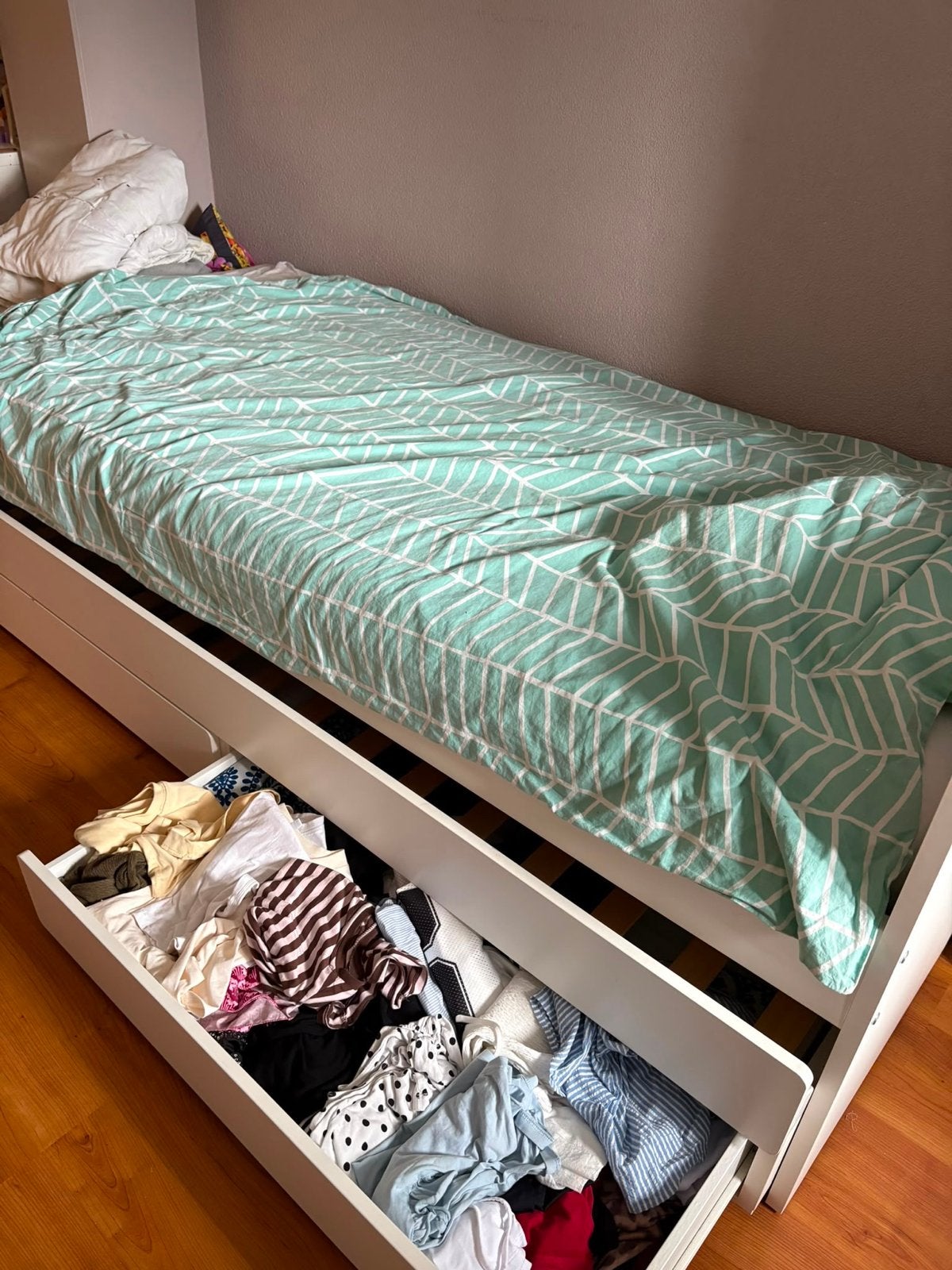 IKEA SLÄKT Bedframe met onderbed en opberger, wit, 90x200 cm, Ophalen, Gebruikt, 90 cm, Eenpersoons
