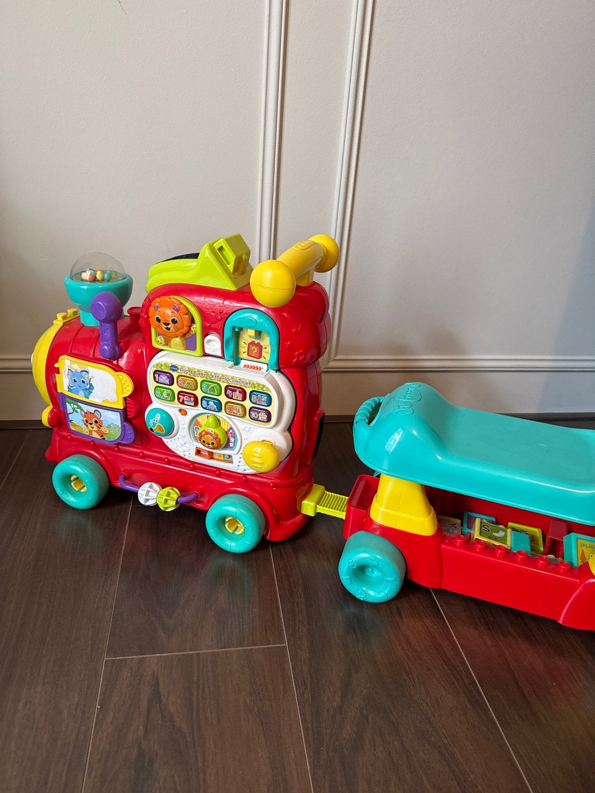 VTech Rijd & Leer Letterlocomotief met aanhanger, Kinderen en Baby's, Speelgoed | Vtech, Ophalen, Gebruikt, 6 maanden tot 2 jaar