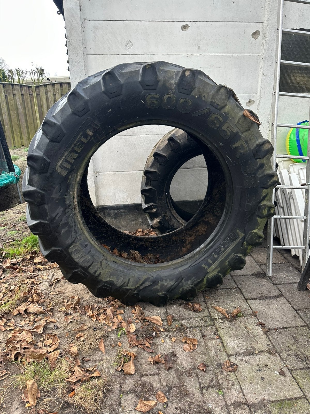Verschillende maten tractor en autobanden, Toebehoren