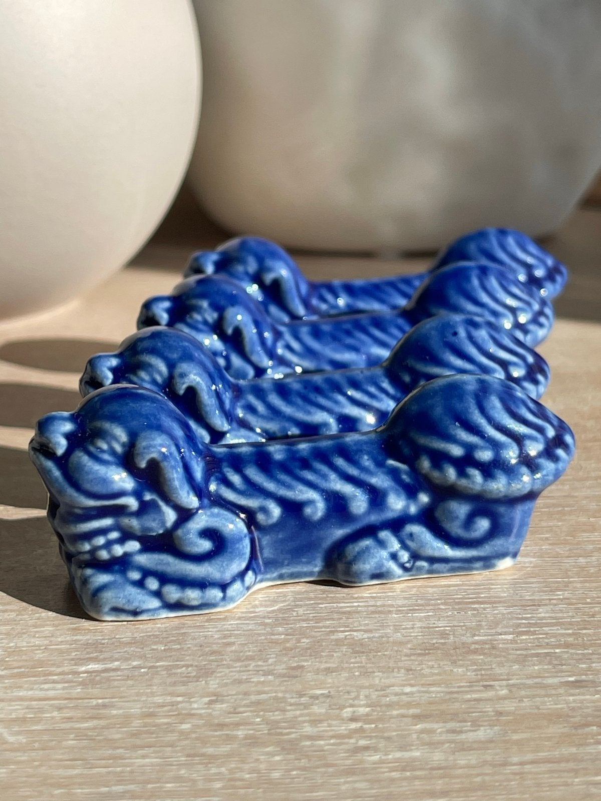 Set van 4 Aziatische eetstokjes houders in blauw keramiek, Aziatisch, Keramiek, Overige typen, Ophalen of Verzenden