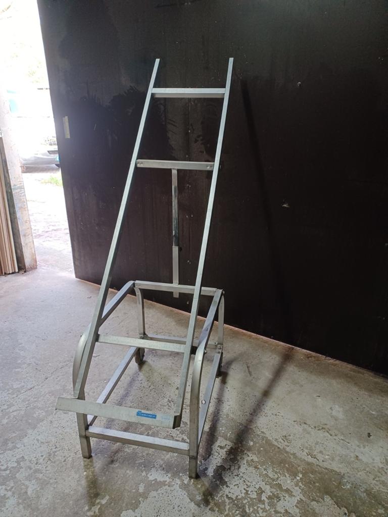 Verrijdbaar showrek voor o.a groentekratten- Aluminium, Doe-het-zelf en Verbouw, Ladders en Trappen, Ophalen of Verzenden, Gebruikt