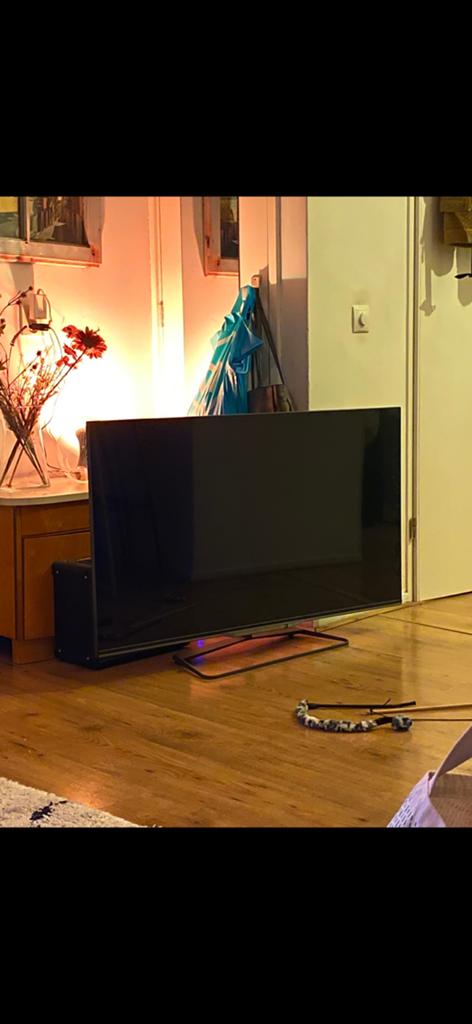 Philips ambilight tv (gaat niet meer aan), Ophalen, Philips, 50 Hz, Zo goed als nieuw