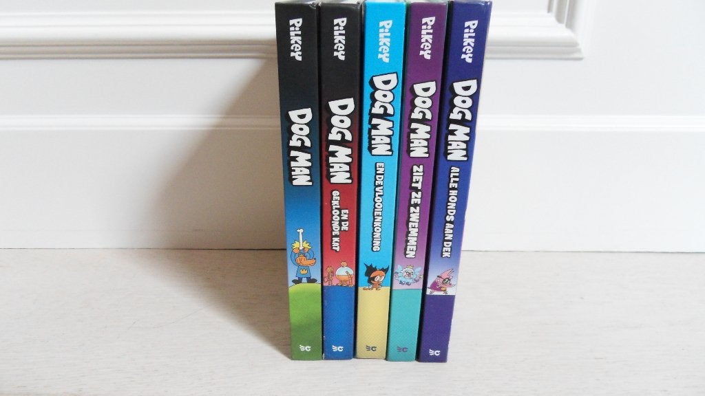 5x Dav Pilkey : Dog man / Dogman / DogMan ziet ze zwemmen /, Boeken, Kinderboeken | Jeugd | onder 10 jaar, Ophalen of Verzenden