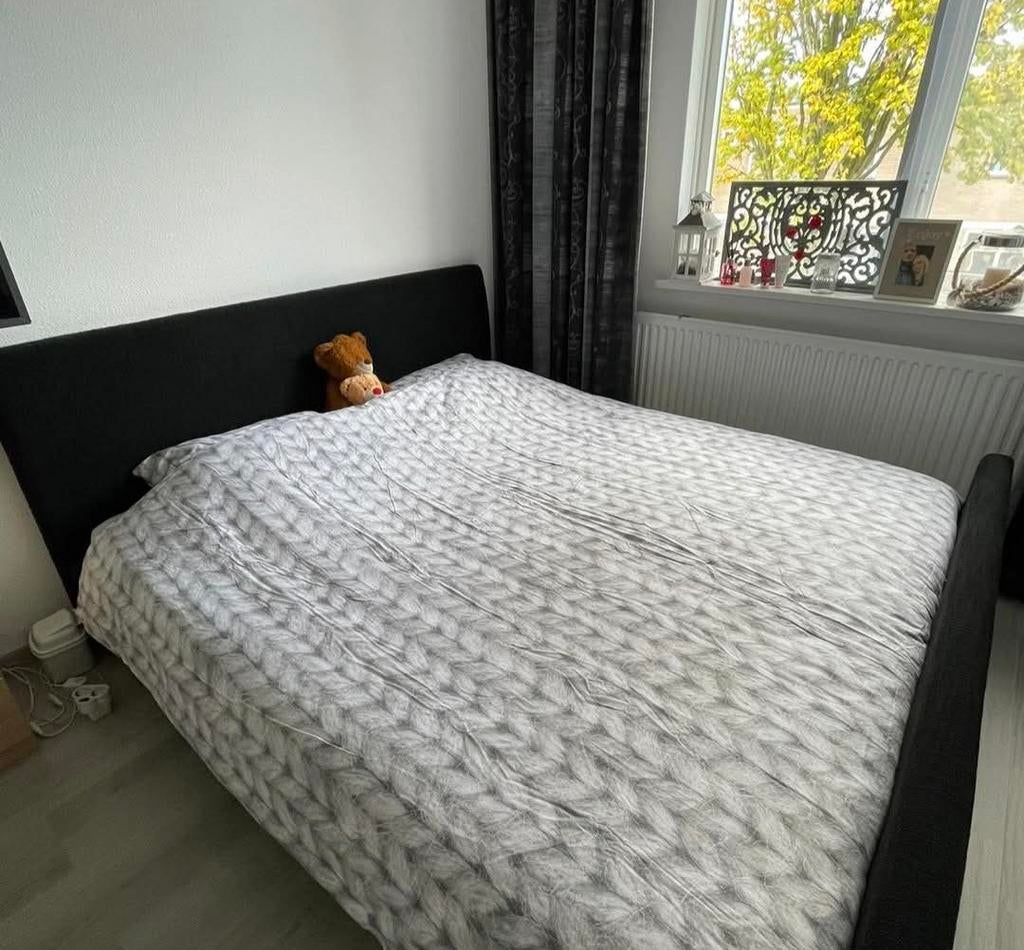 Tweepersoonsbed 180x200 met lattenbodem, excl. matrassen, Ophalen