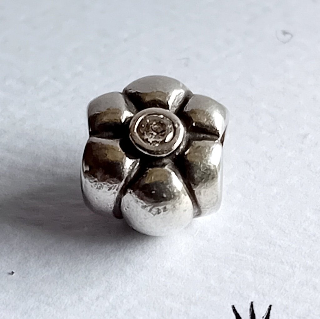 Nieuw aanbod; Zilveren Pandora Bloem met zirkonia's, Pandora, Ophalen of Verzenden, Zo goed als nieuw, 1 bedel