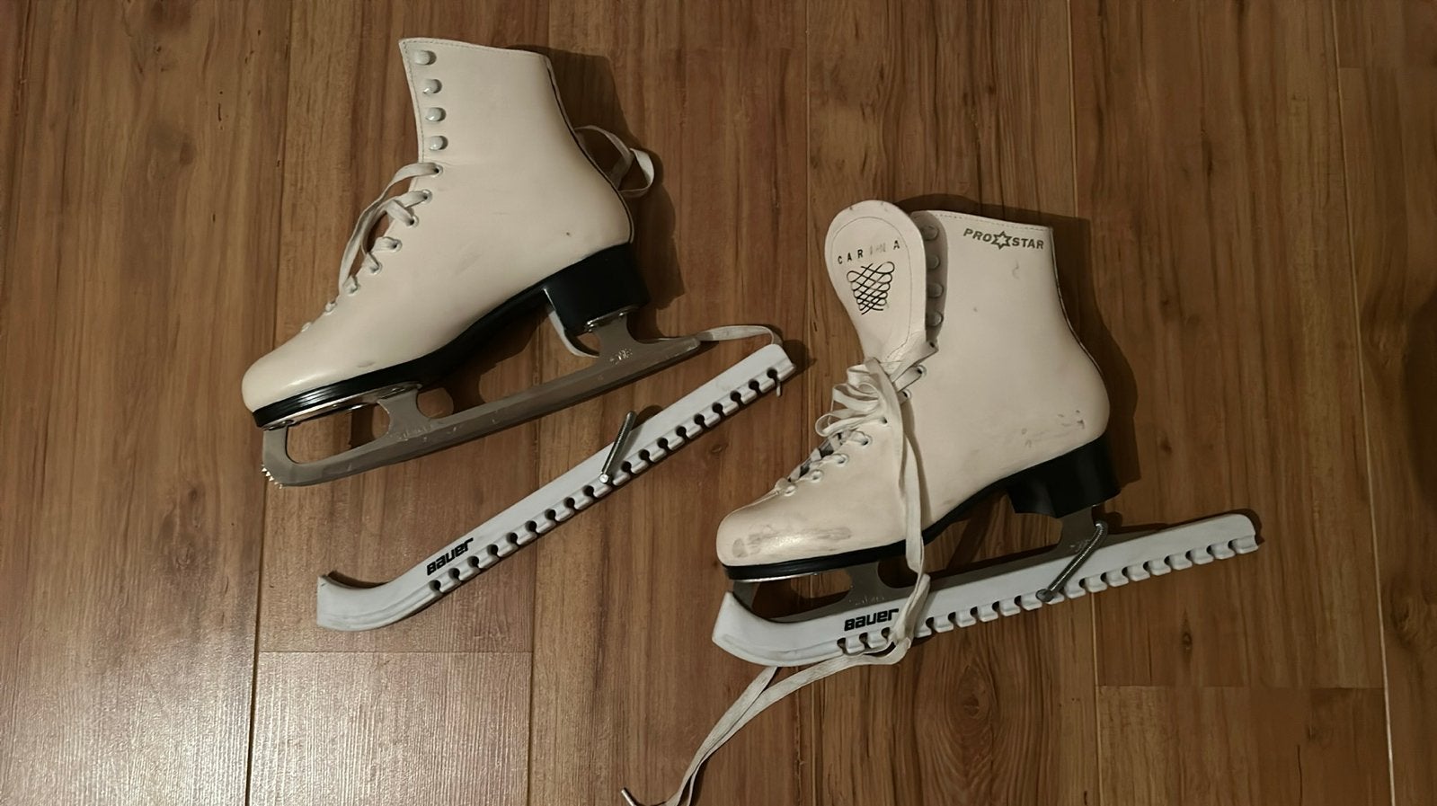 Witte kunstschaatsen met schaatsbeschermers. Merk Prostar., Ophalen of Verzenden, Gebruikt, Kunstschaatsen, Overige merken