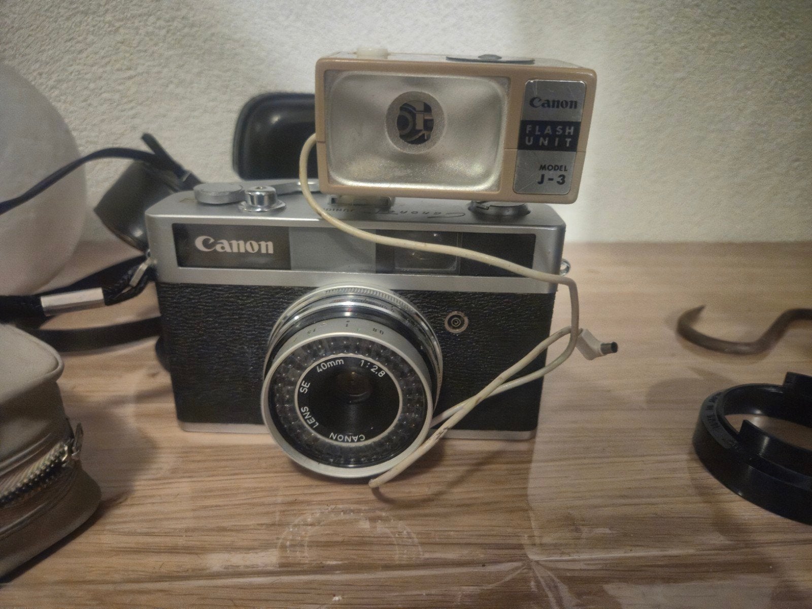 Vintage Canon junior canonet Camera Flash Unit J-3 en hoes, Ophalen of Verzenden, Gebruikt, Compact, Canon