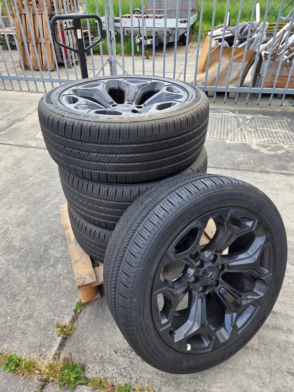 Nieuwe velgen met banden voor Dodge Ram - 22 inch Goodyear, Ophalen, Nieuw
