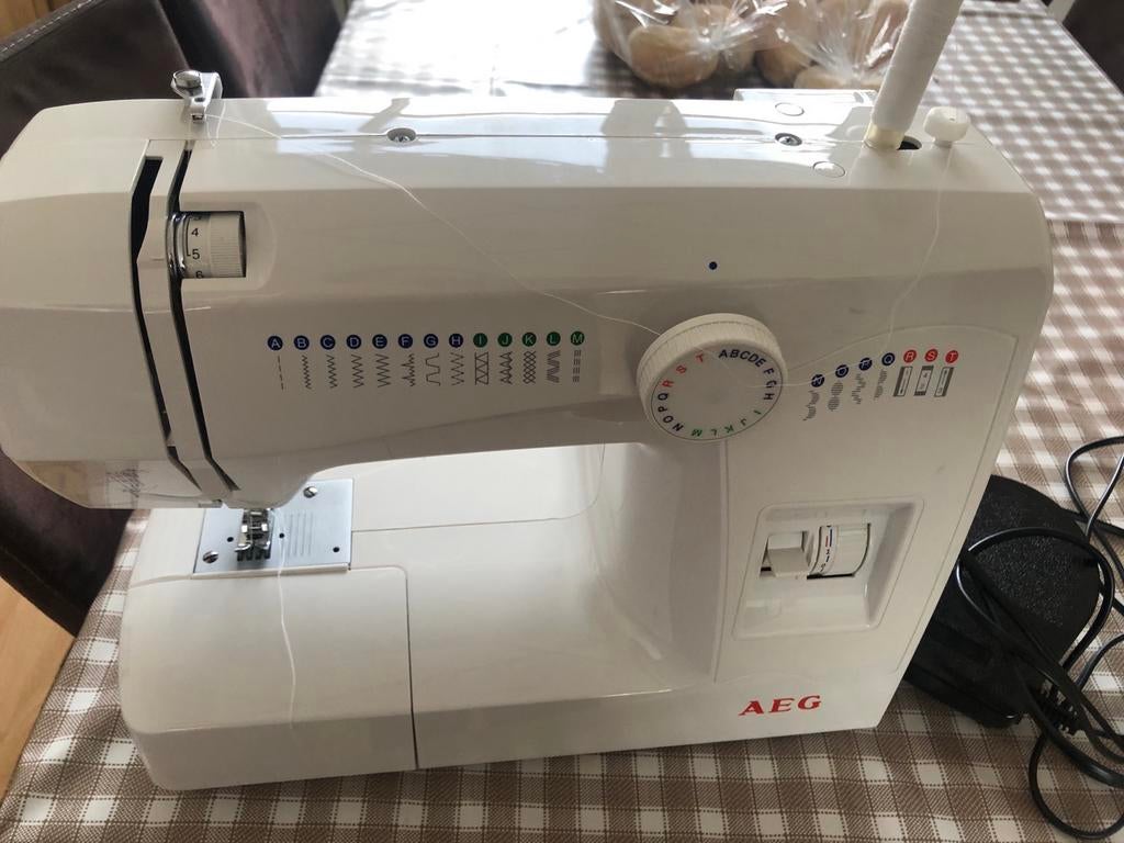 AEG Naaimachine - Zo goed als nieuw, Ophalen of Verzenden, Zo goed als nieuw, Naaimachine, Overige merken