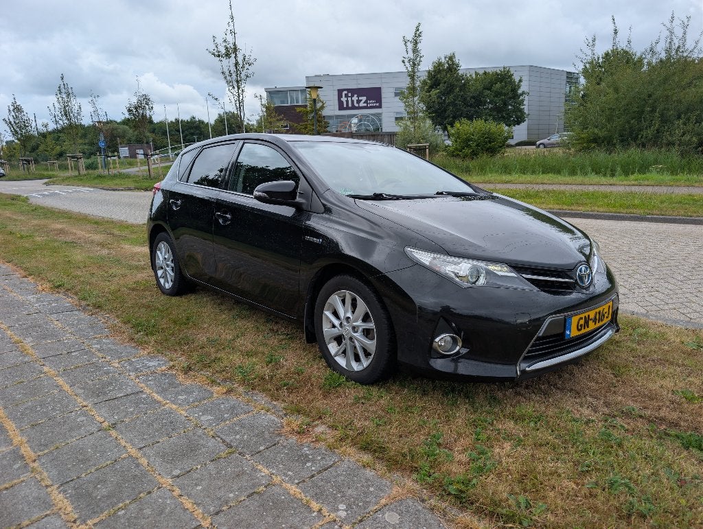 Toyota Auris 1.8 Full Hybrid 2015 Zwart Panoramadak Camera, Euro 5, Stof, Zwart, 4 cilinders