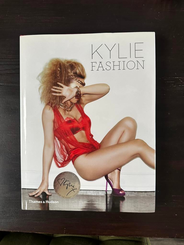 Super leuk koffietafel boek, Kylie Fashion. Thames & Hudson, Boeken, Ophalen of Verzenden, Zo goed als nieuw