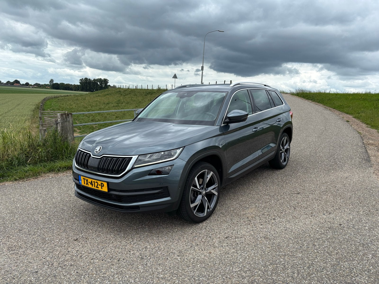 Skoda Kodiaq 1.5 TSI Greentech ACT 150pk 2019 Grijs, Auto's, Skoda, 1525 kg, Zwart, 4 cilinders, 7 stoelen