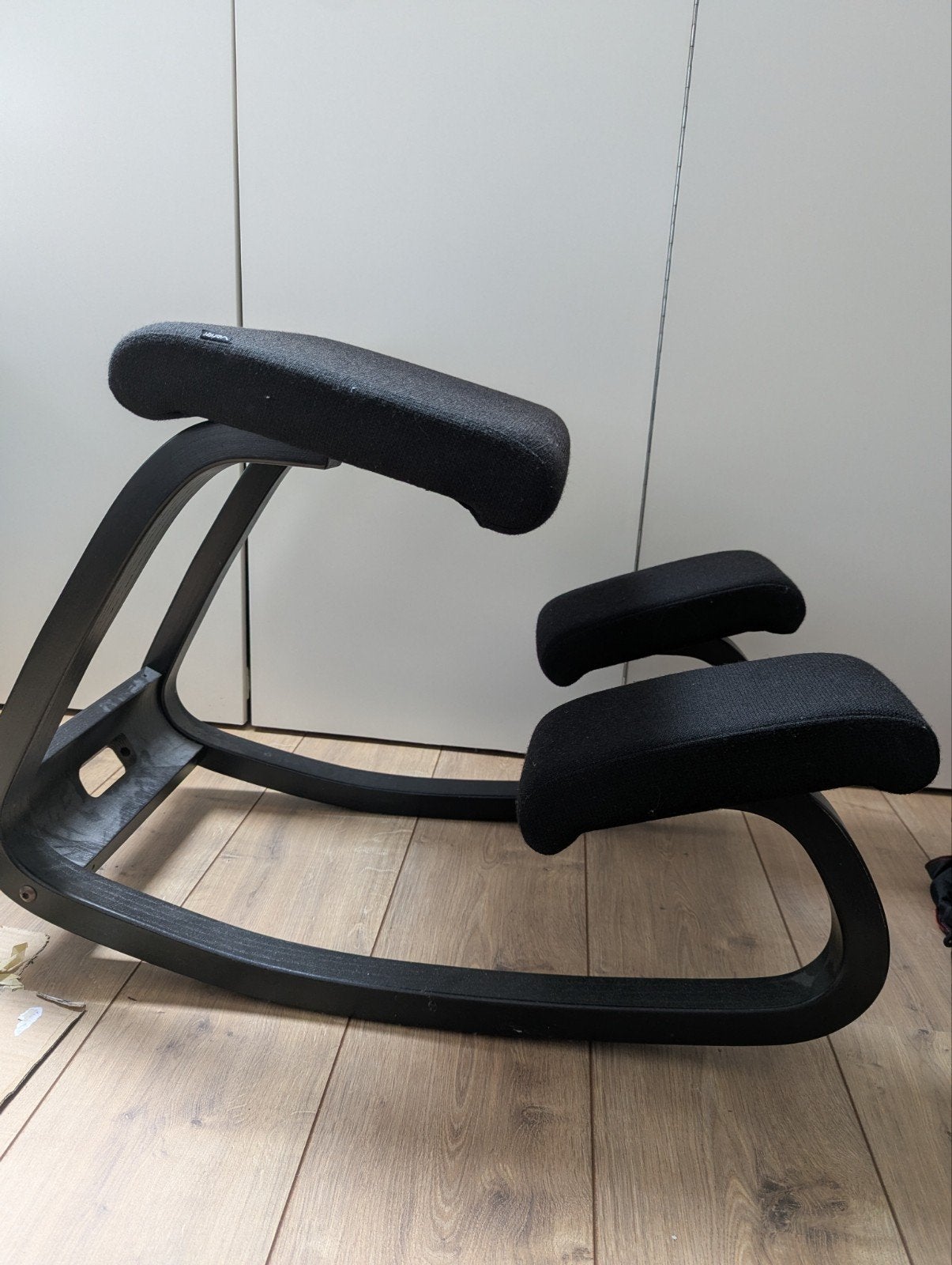Stokke Varier Variable kniestoel zwart, Huis en Inrichting, Bureaustoelen, Ophalen, Ergonomisch, Zo goed als nieuw, Zwart
